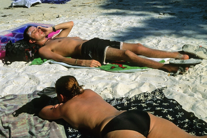 Врачи Екатеринбурга запретили женщинам загорать топлес