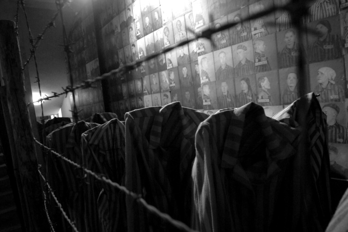 Ученики британской элитной школы воровали в Освенциме