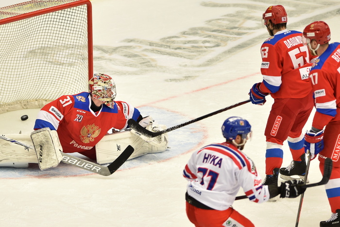 Вратарь сборной России по хоккею высказался о выступлении под нейтральным флагом