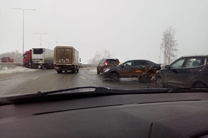 На ЕКАД массовая авария с десятком автомобилей