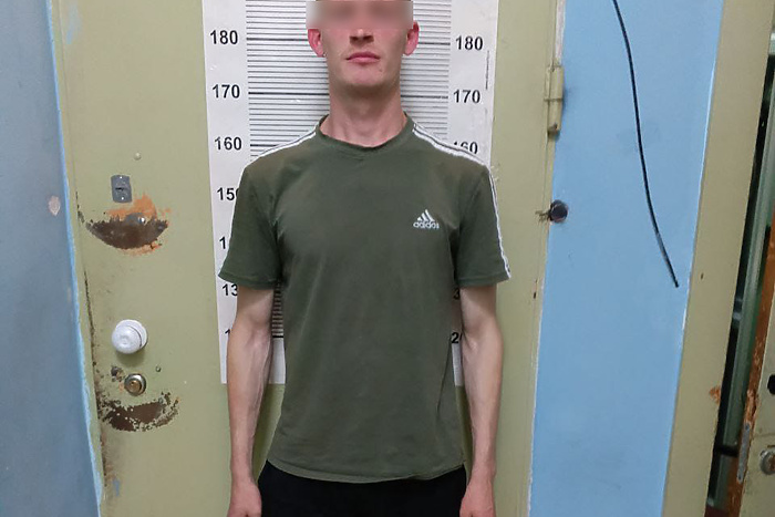 В Академическом парень угнал легковушку и протаранил несколько машин