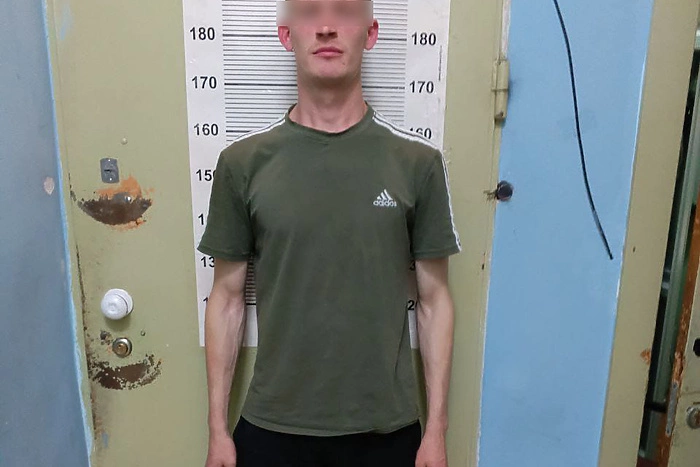 В Академическом парень угнал легковушку и протаранил несколько машин