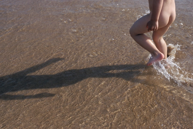 Жительница Шали из ревности выложила в соцсети снимки голой сестры