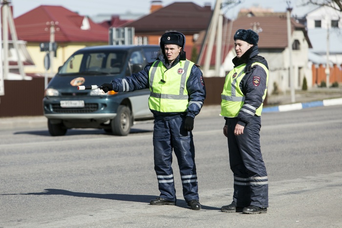 Госавтоинспекция Свердловской области проводит рейды с судебными приставами