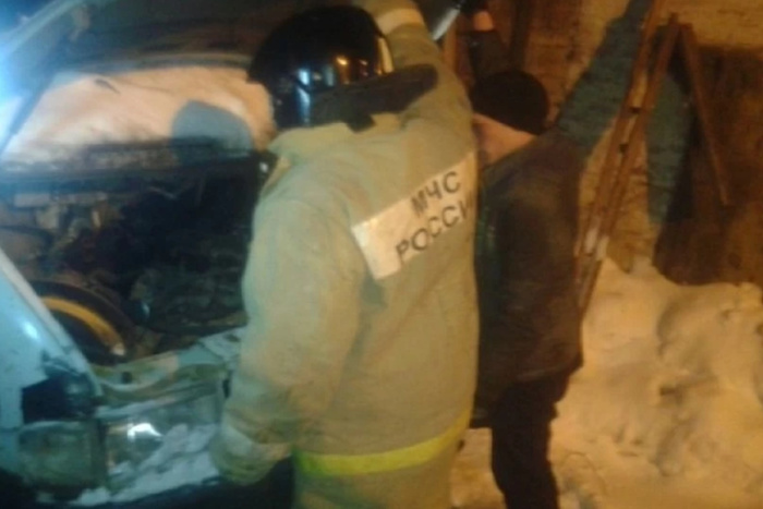 В Екатеринбурге сгорела «Газель», в которой спал мужчина