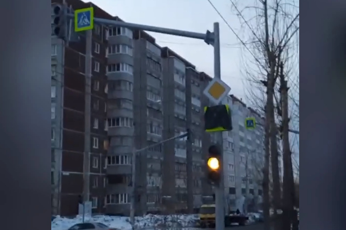 В Екатеринбурге появился опасный светофор, который сломал мозг водителям и пешеходам
