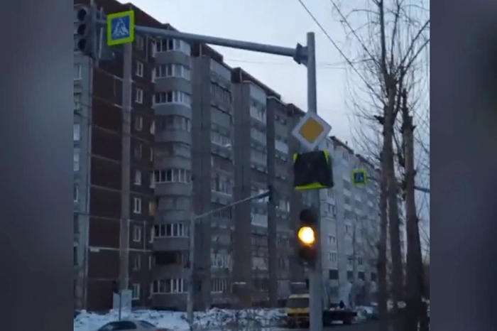 В Екатеринбурге появился опасный светофор, который сломал мозг водителям и пешеходам