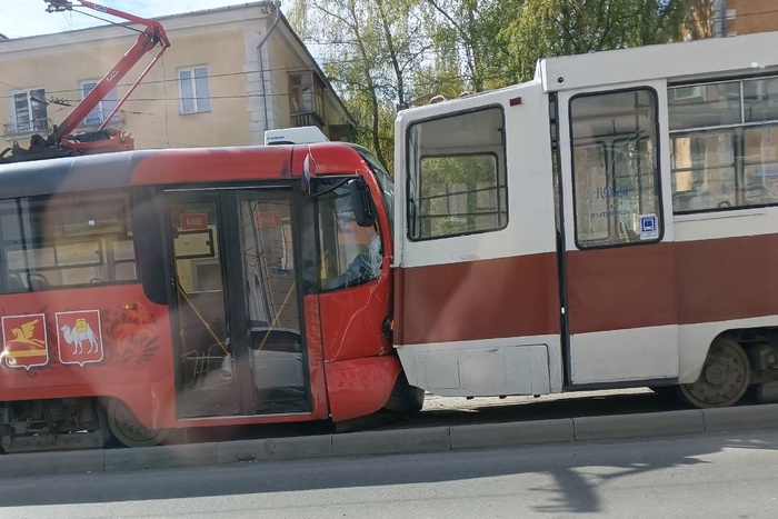 «Весь вагон в крови»: в уральском городе столкнулись трамваи