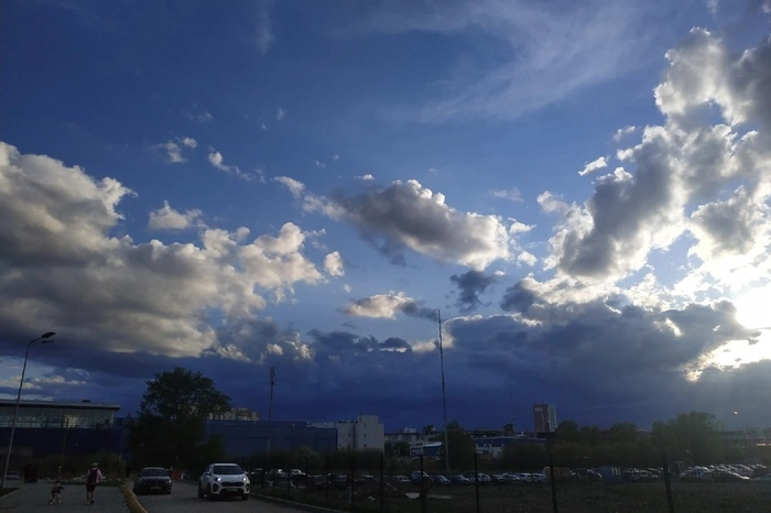 Штормовое предупреждение объявили в Екатеринбурге спасатели и синоптики