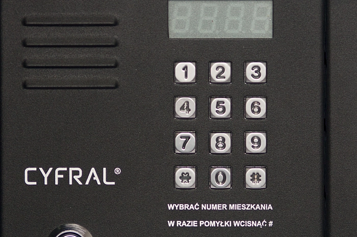 Женщине предложили заменить домофон, но в итоги лишили почти 15 млн рублей