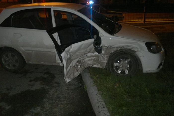 Водители с годичным стажем столкнулись в ДТП на Бажова: двое пострадавших