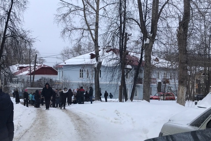 Часть жителей дома в Первоуральске, где рухнула стена, вернулись в свои квартиры