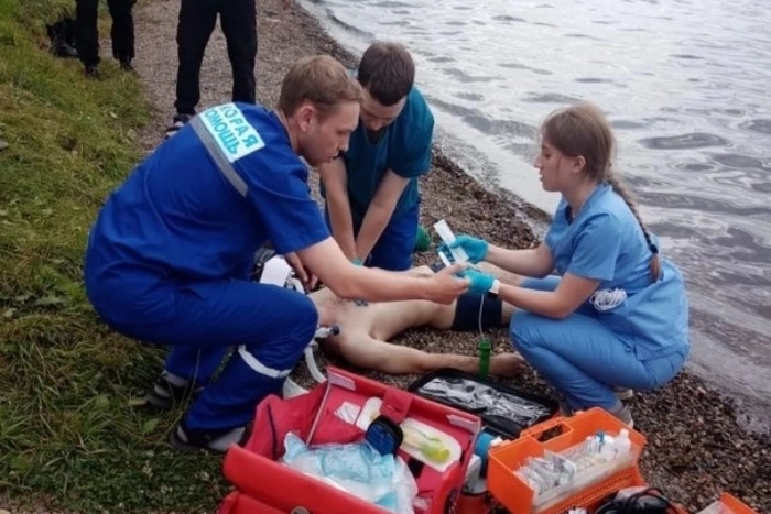 В Свердловской области спасли тонувшего мужчину, но он всё равно умер