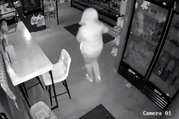 В Екатеринбурге подростки ограбили «ЖизньМарт» на 80 тысяч рублей