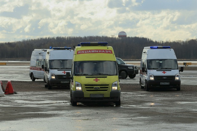 Скопление машин "скорой помощи" напугало пассажиров Кольцово