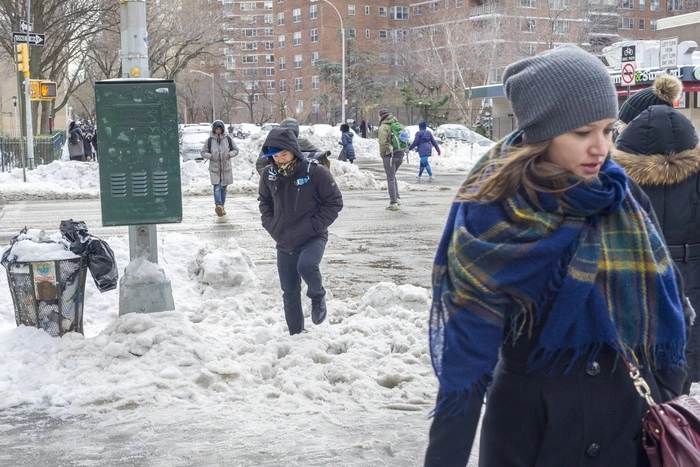 «ВКонтакте» предложили запретить детям ходить без шапки и подворачивать штаны