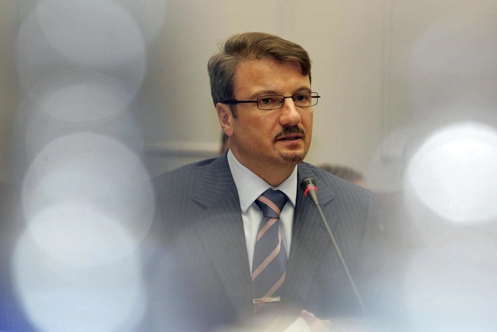 Юристы без опыта работы с нейронной сетью не смогут работать в Сбербанке