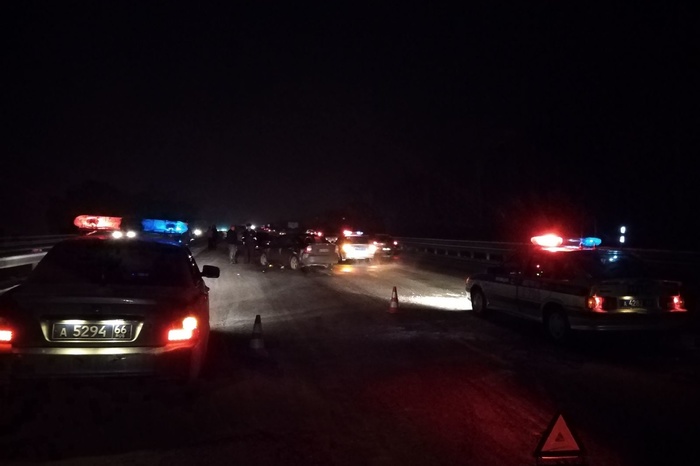 На Серовском тракте насмерть сбили водителя, который вышел на дорогу после ДТП