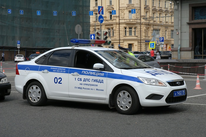 Машина ДПС сбила велосипедиста у стен Кремля