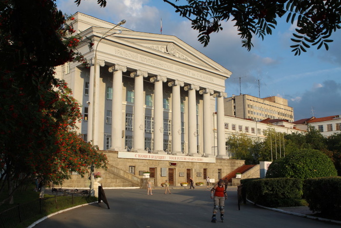 Почти 4000 свердловчан поступили в крупнейший федеральный университет России