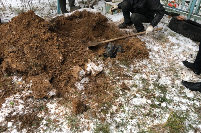 В Свердловской области сотрудник ритуальной службы убил друга и тайно похоронил его в чужой могиле