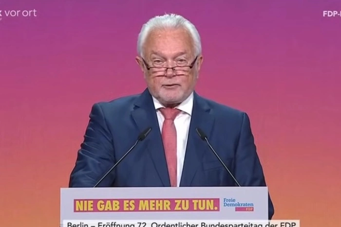 Вице-спикер Бундестага заявил, что запуск «СП-2» позволит и дальше поддерживать Украину