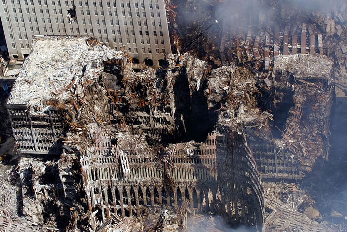 Мир вспоминает жертв терактов 11 сентября 2001 года