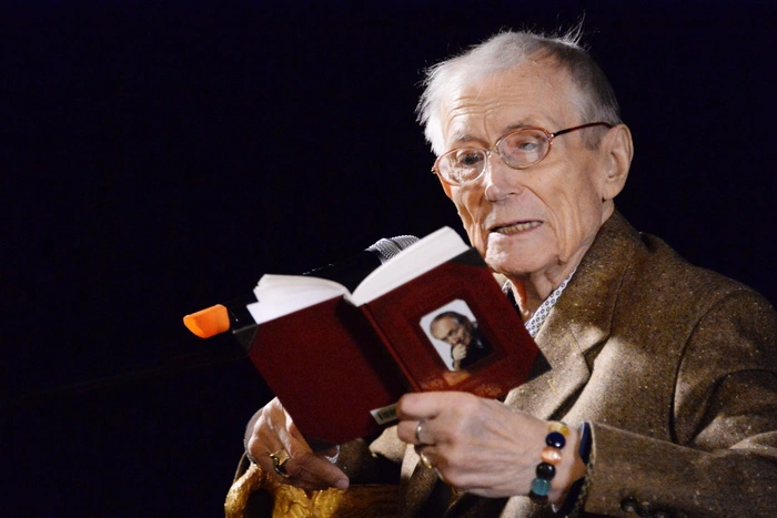 Поэт Евгений Евтушенко экстренно госпитализирован в США