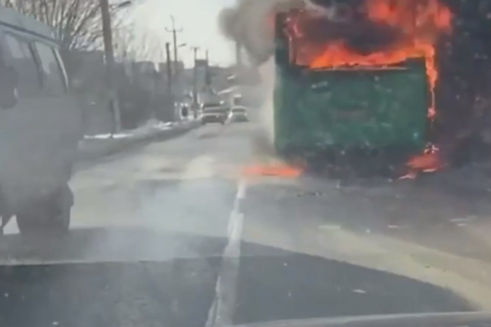 В Екатеринбурге загорелся пассажирский автобус