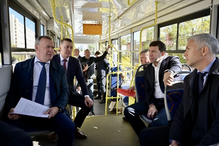 Собчак попросила екатеринбуржцев скидывать ей фото мэра Орлова в общественном транспорте