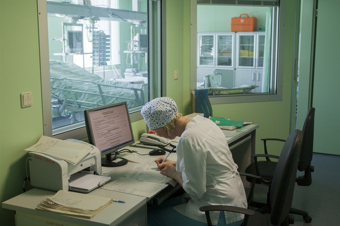 Хирурга задержали при получении 350 тыс. рублей за бесплатную операцию