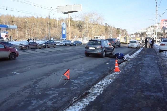 На улице Высоцкого водитель иномарки сбил насмерть человека на тротуаре