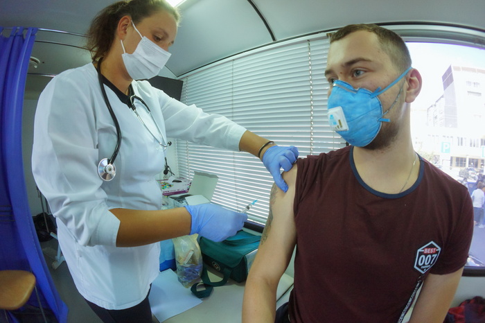 Свердловские власти сообщили, кто первый в регионе получит вакцину от коронавируса