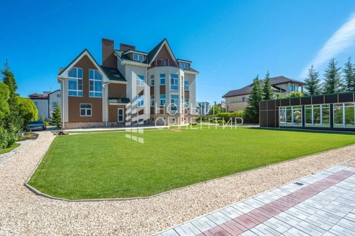 В Екатеринбурге продают дом почти за 100 миллионов рублей