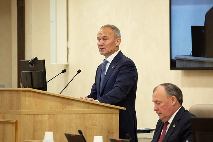 На руке свердловского вице-губернатора заметили часы стоимостью в квартиру