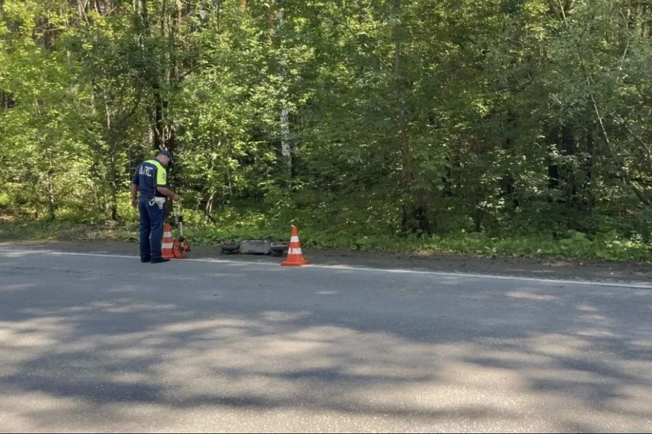 В Екатеринбурге подросток получил тяжелые травмы, упав с самоката на скорости