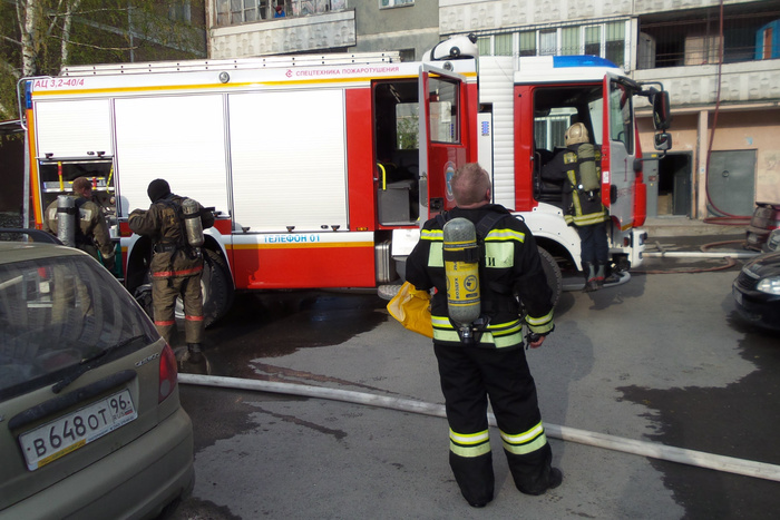 «Мерседес» сгорел в Екатеринбурге из-за нарушений в эксплуатации автомобиля