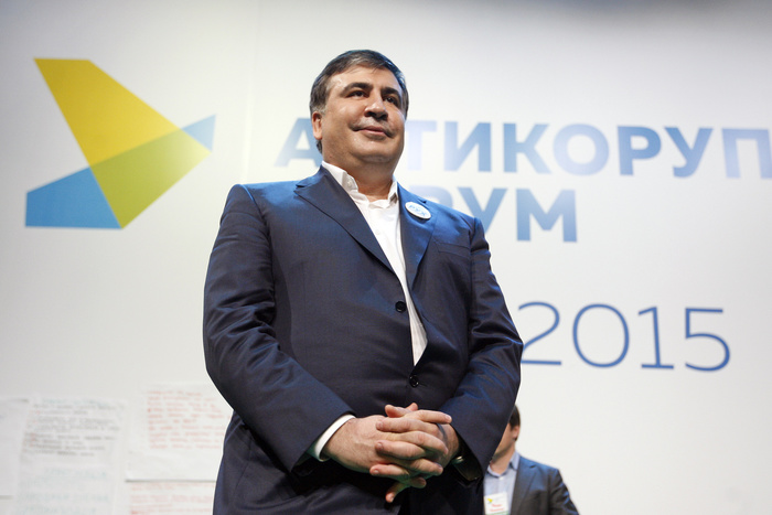 Саакашвили вышел на трибуну с заправленной в носок штаниной