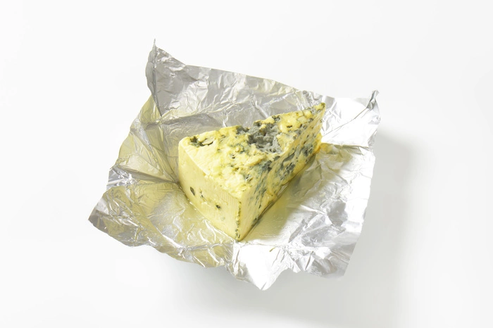 Россельхознадзор заподозрил Metro в продаже санкционного сыра с плесенью