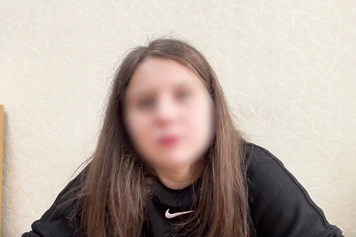 В Екатеринбурге 20-летняя кассирша перевела мошенникам выручку из кассы, «спасая» деньги магазина