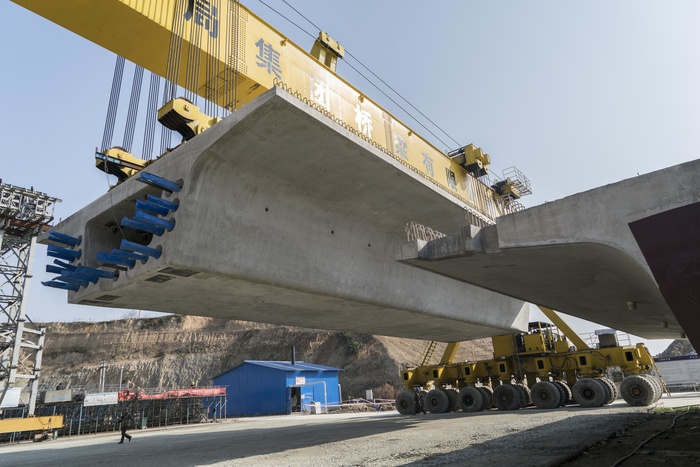 В Китае за ночь построили железнодорожную развязку