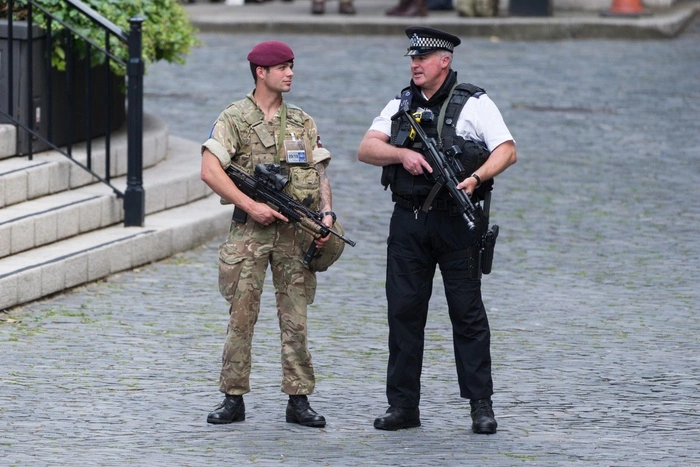 Британец заявил об «издевательствах» в армии из-за того, что он русский