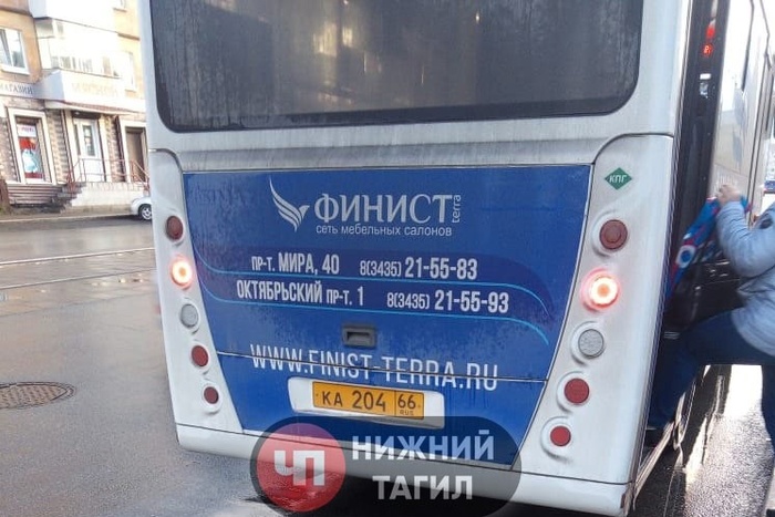 Свердловский водитель автобуса избил отца маленького ребёнка