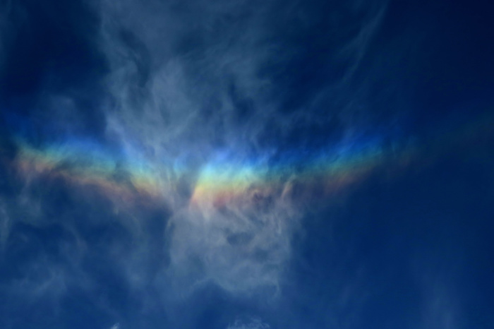 Новогодняя иллюминация: в 20-градусный мороз петербуржцы наблюдали радугу