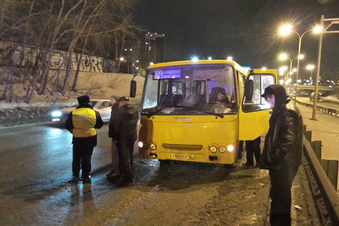 В Екатеринбурге у автобуса отказали тормоза