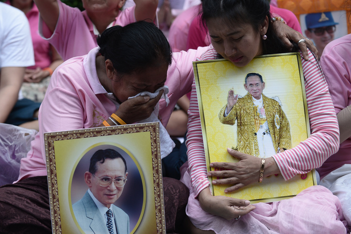 Россиянам посоветовали вести себя сдержанно в Таиланде в дни траура