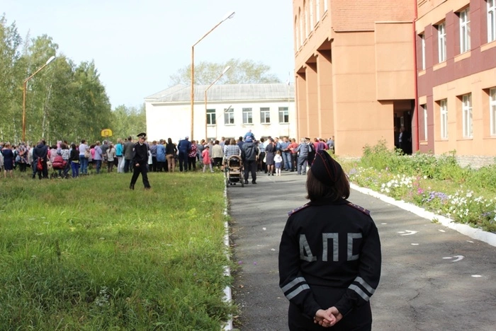 Школьникам, у которых нет по 17 тысяч на выпускной, посоветовали искать спонсора