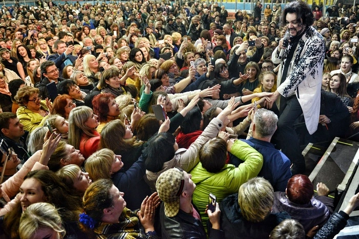 РБК: задержанные боевики ИГ готовили теракт на концерте Киркорова