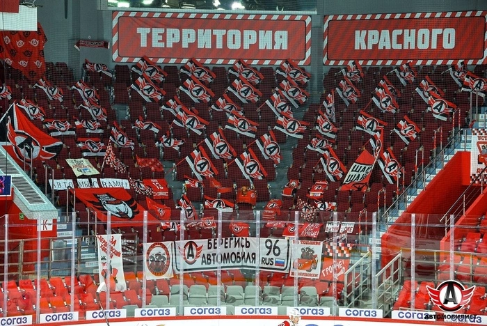 «Автомобилист» на домашней арене при пустых трибунах обыграл «Локомотив»