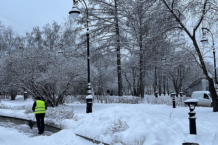 Выпавший в Екатеринбурге снег спровоцировал ДТП на дорогах